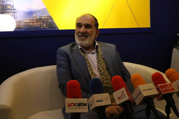 اشتغال زایی و کار خاکریز اول برای مبارزه با استکباران جهانی است