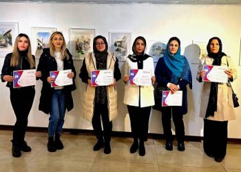 تجلیل از ۱۳ هنرمند در اختتامیه «آذرنقش»؛ گالری ژینوس میزبان آبرنگ‌کاران